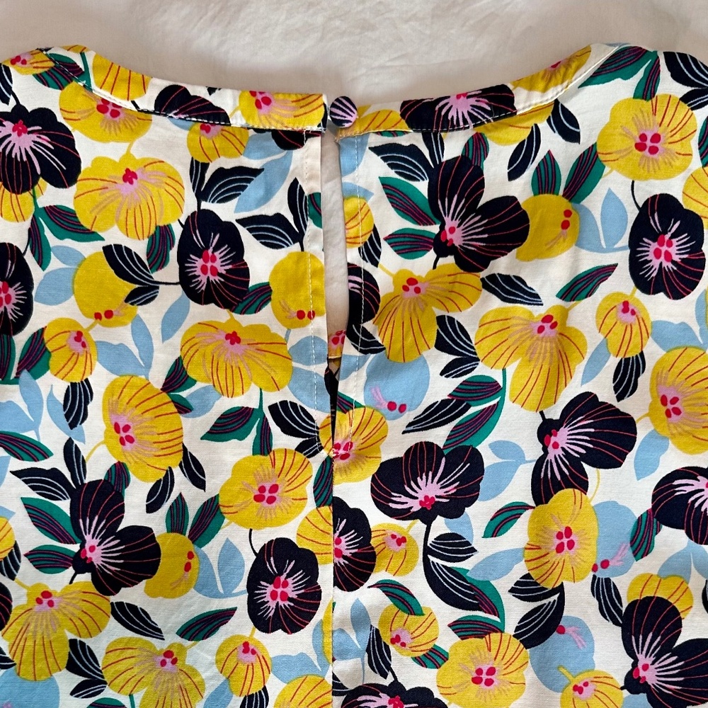 Boden Ravello top in navy/yellow floral print size 4P - Picture 4 of 5